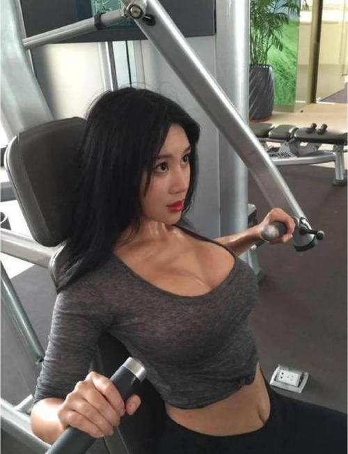 明星隆胸前后对比_哪些女明星隆胸了_明星隆胸手术