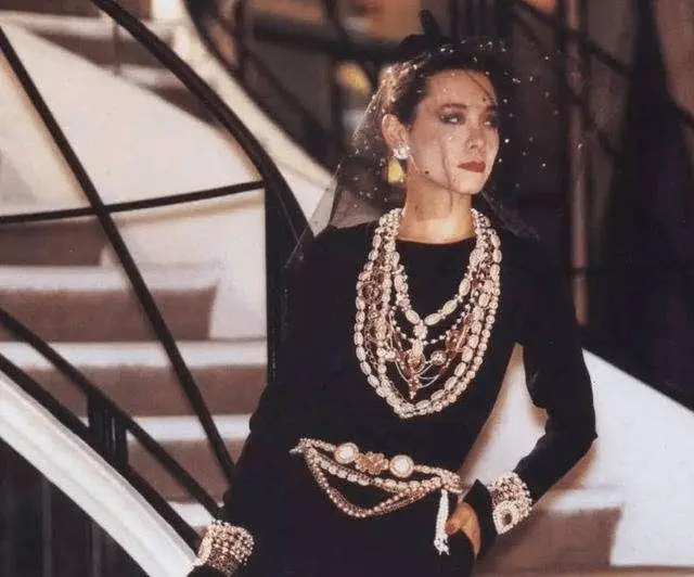 娱乐圈艾滋明星_周天娜艾滋病公开_萧亚轩绯闻艾滋病