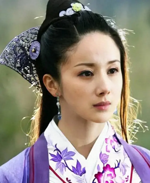 16年，“古装第一美女”孙菲菲选择退圈，回归平淡生活