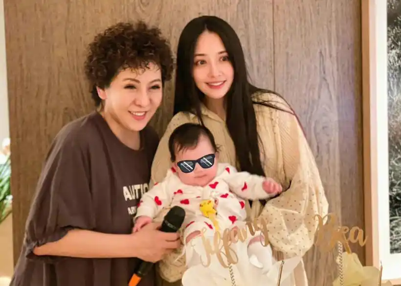 狗仔拍向佐出轨视频_向太回应儿子出轨事件_狗仔拍到明星黑料为啥不威胁呢,