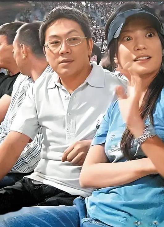 赵薇现在还在娱乐圈吗_赵薇投资做生意被封杀_赵薇转型投资做生意