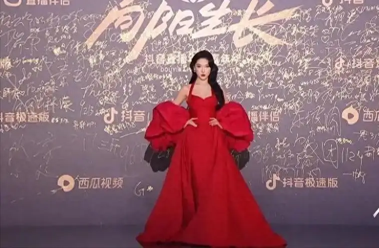 美颜滤镜撕下来_抖音网红美女黑料在线播放,_抖音网红红毯见光死