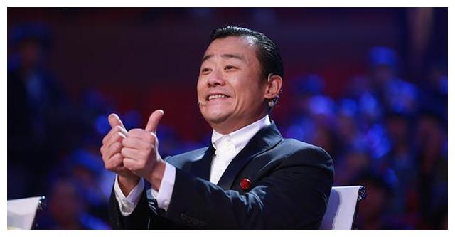 四位备受争议的主持人,第一位娘气十足,她年轻靓丽却黑料不断!