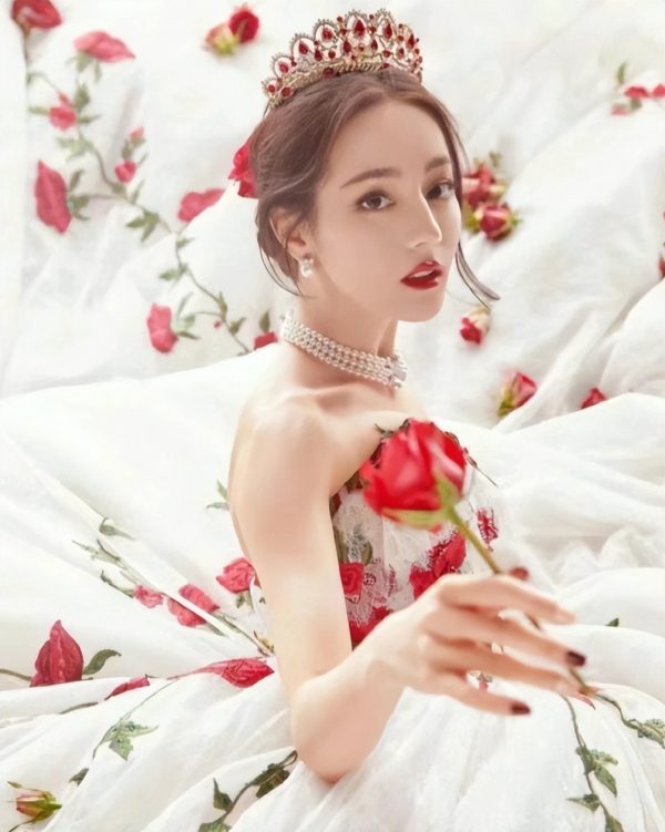 明星热点迪丽热巴,_33岁迪丽热巴生病现状_内娱女明星健康问题