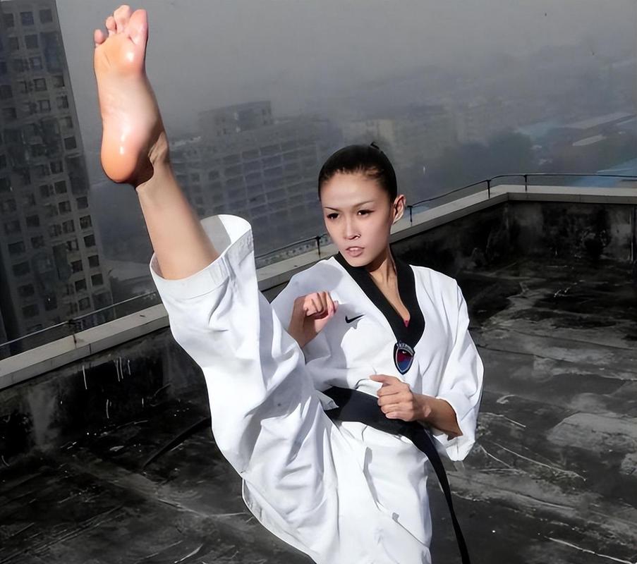 武打女明星实战_实战明星武打女演员名单_武打明星女